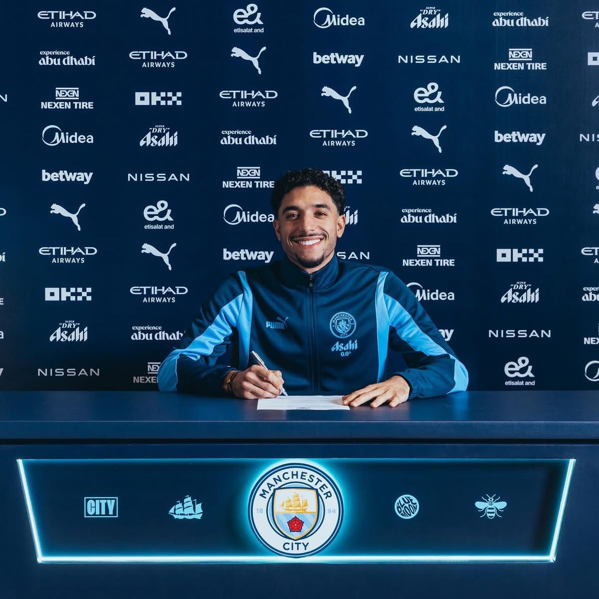 Officially.. Omar Marmoush joins Manchester City in a historic deal