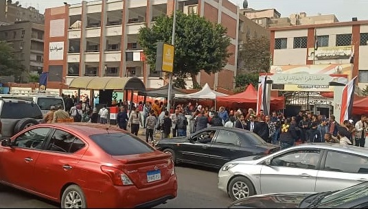 A large turnout and crowds around the Giza Governorate committees on the first day of the presidential elections