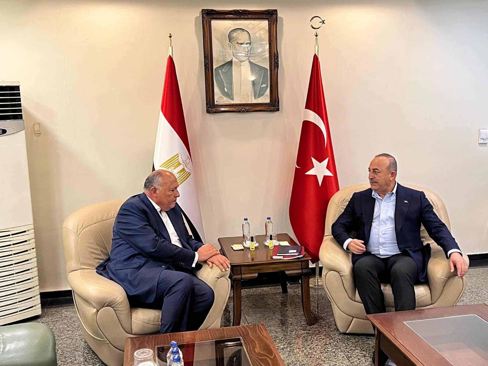 The Foreign Minister arrives in Turkey to convey a message of solidarity from Egypt, and his Turkish counterpart receives him 