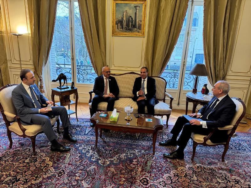 Minister of Foreign Affairs and Immigration holds talks with his Bahraini counterpart in Paris