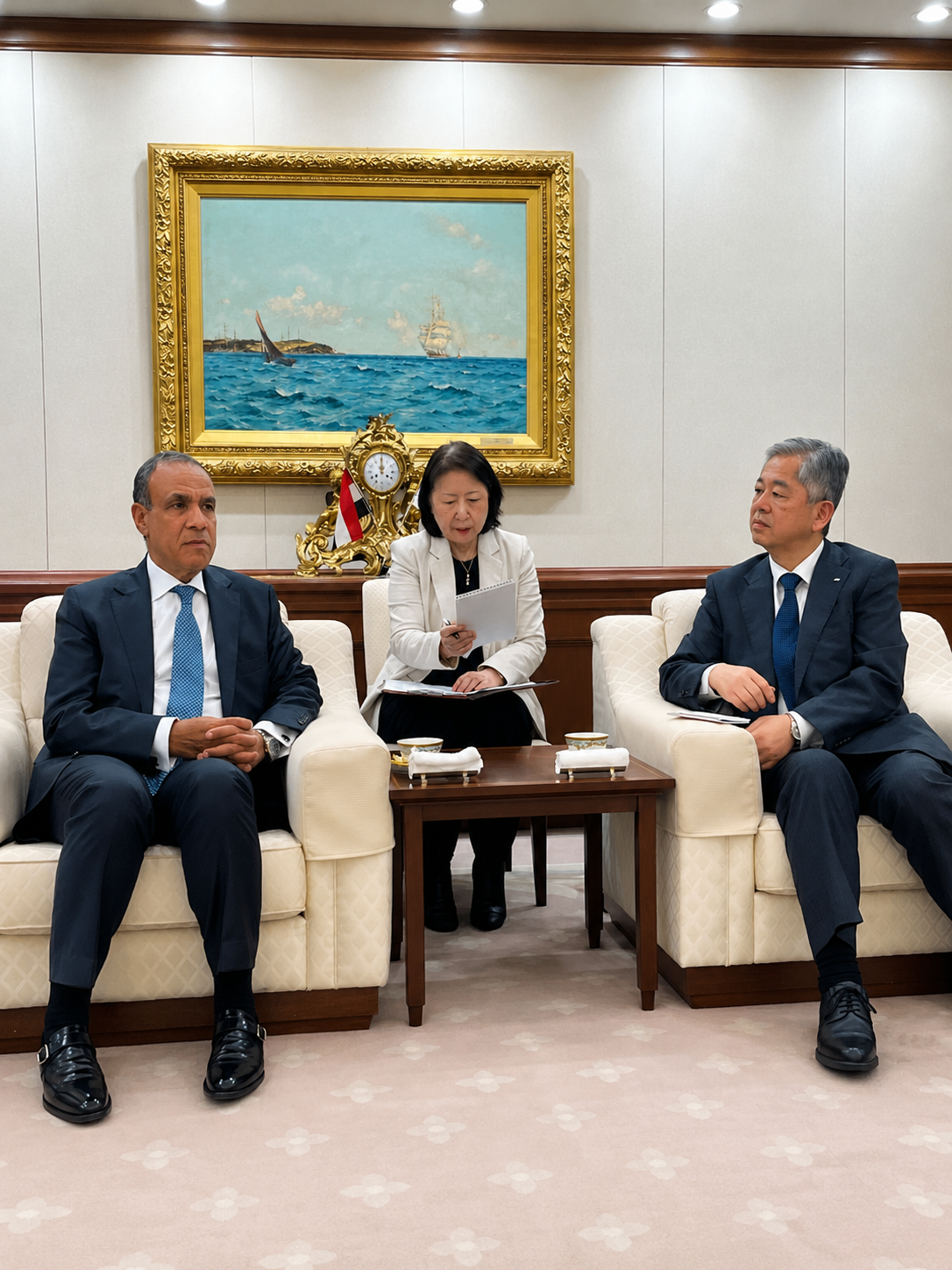 Foreign Minister Meets with President of the Min-on Music Museum and Tours the Museum