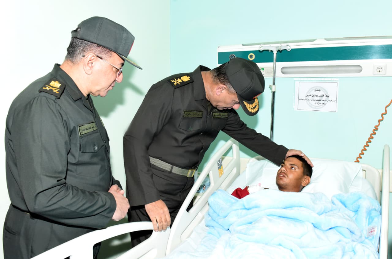 Lieutenant General Ashraf Salem Zaher Visits Several Wounded Soldiers at Al-Galaa Military Medical Complex