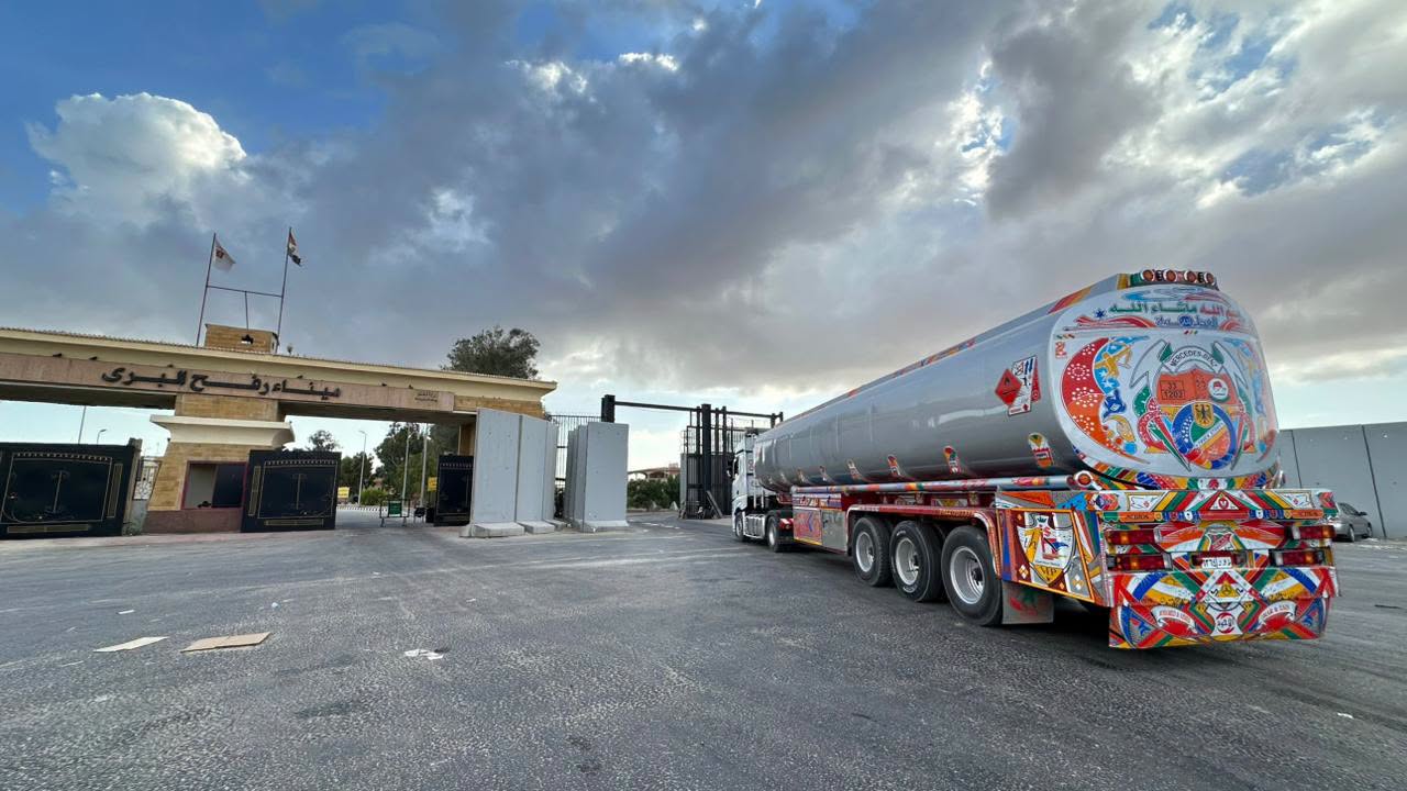 The Egyptian Red Crescent sends medical and relief aid to Gaza via the 268th "Zad Al-Izza" convoy