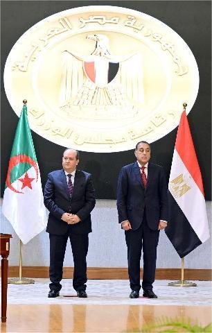 Madbouly and the Algerian Prime Minister Witness the Signing of Documents to Enhance Cooperation