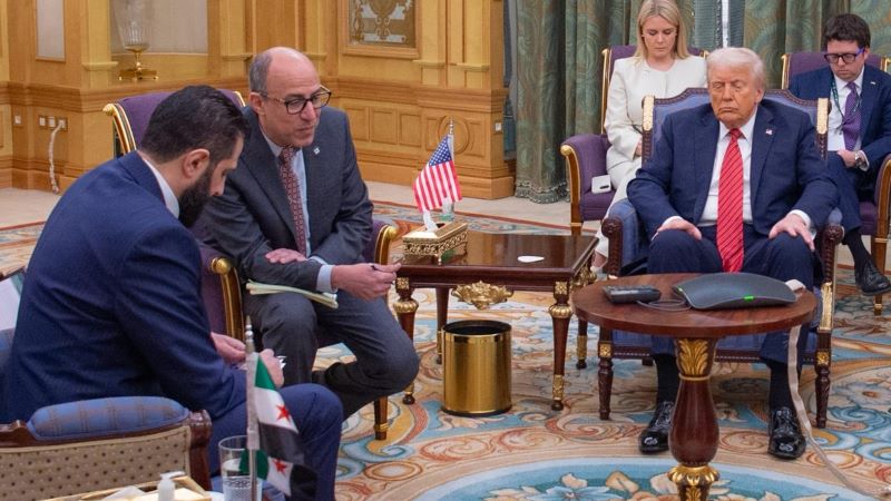 Trump: I think the Syrian president is a strong person, and we will monitor the results of lifting sanctions