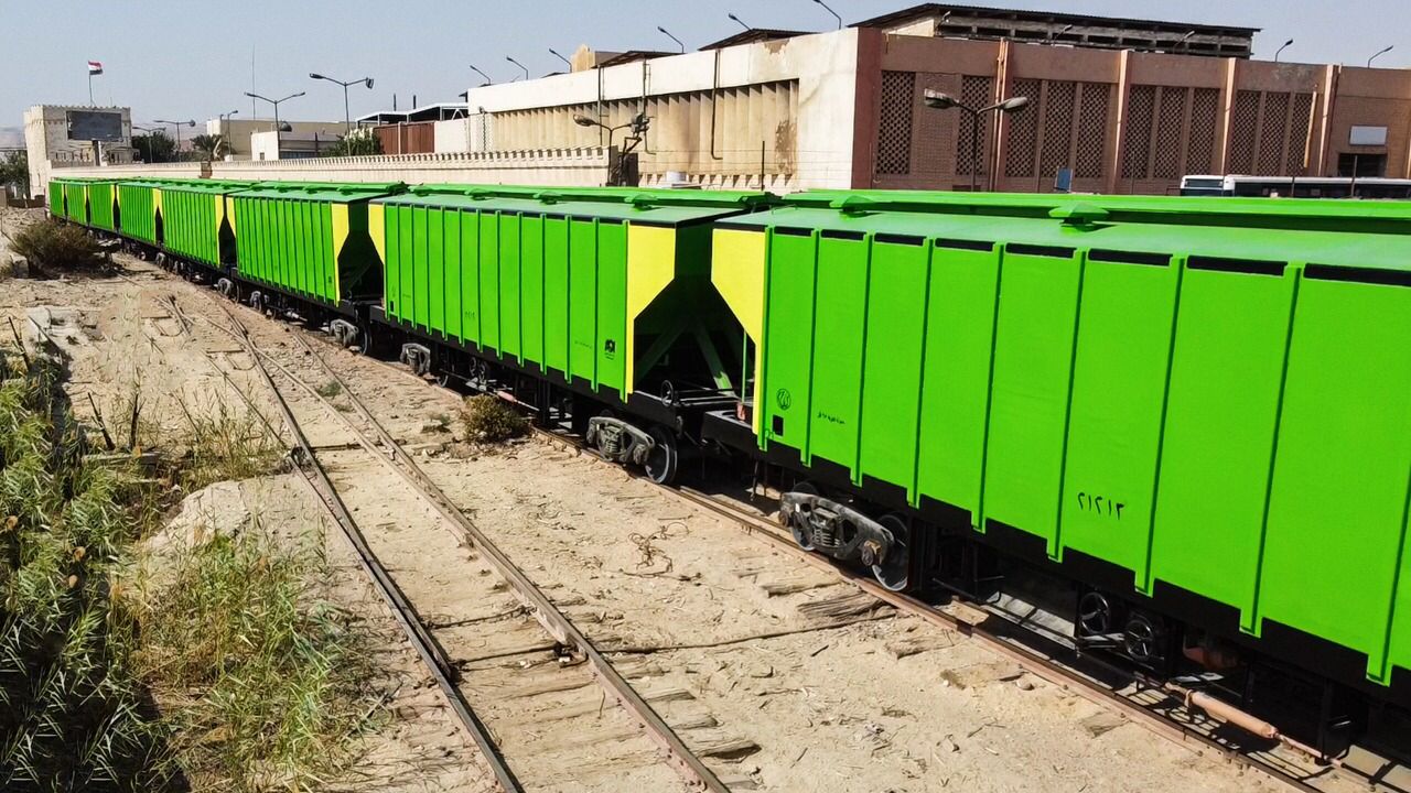 New successes for Al Arabiya for Industrialization.. Production of the first train of 25 wagons to transport grain