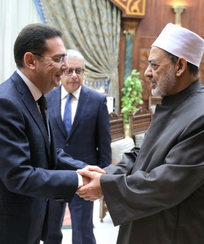 Al-Azhar Grand Imam receives Egypt's new ambassadors to Saudi Arabia and the Netherlands