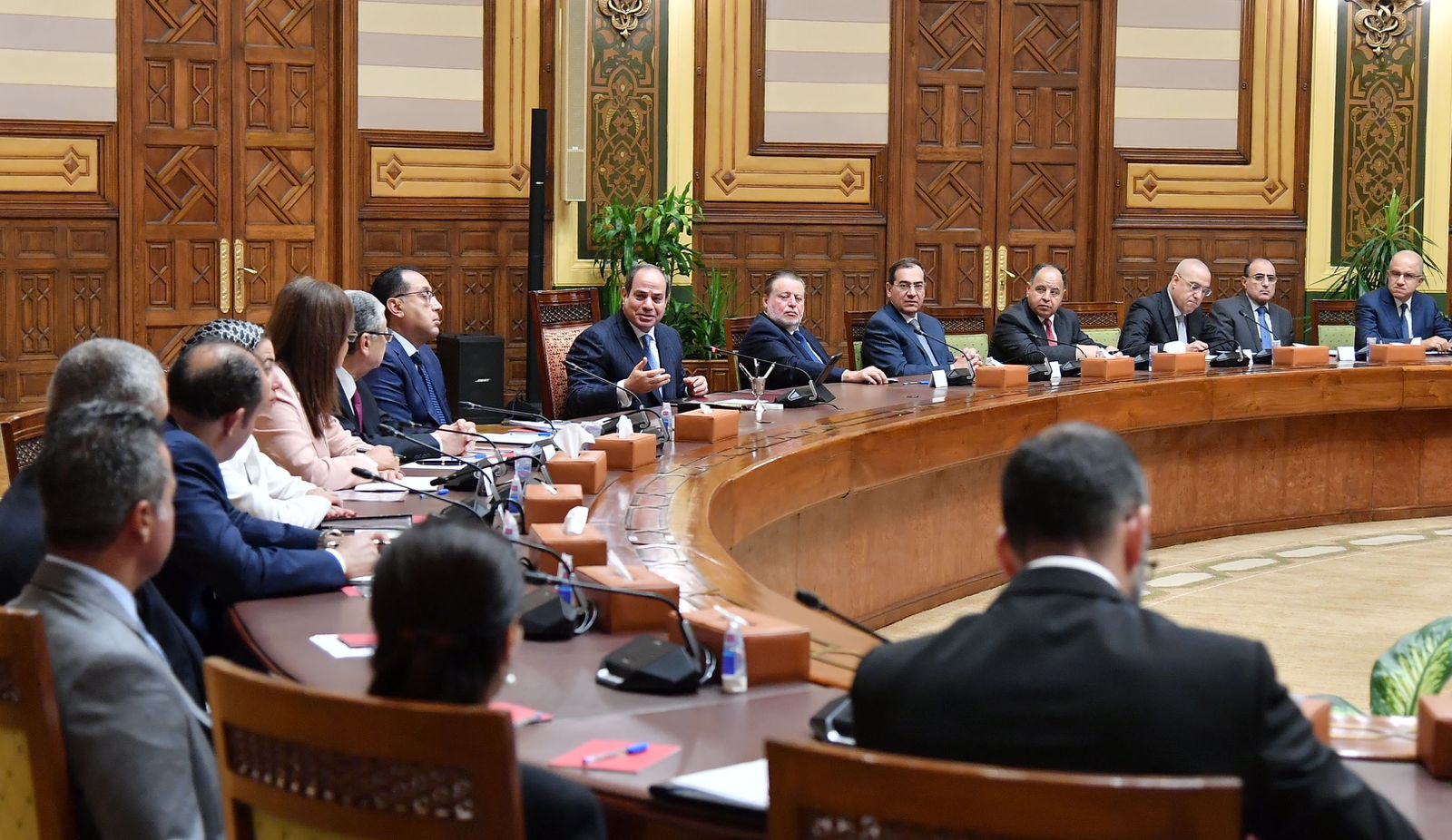 President Sisi meets with a group of Egyptian businesspeople and investors from a variety of industries.