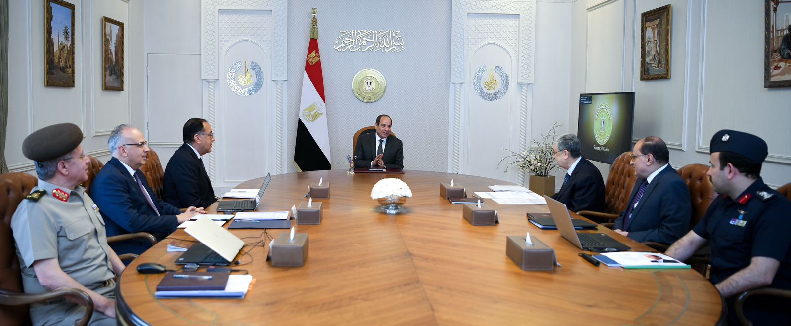President Sisi meets with the Prime Minister and a number of ministers to follow up on providing the necessary needs for facilities and services