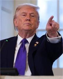 واشنطن تتهيأ لفرض رسوم جمركية جديدة بنسبة 100% على الأدوية