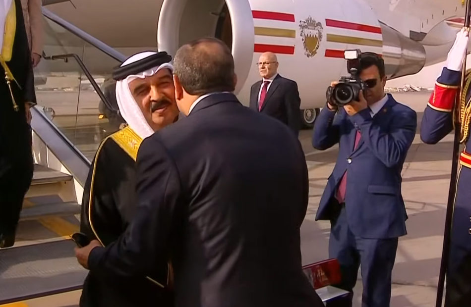 President Sisi receives the King of Bahrain at Cairo Airport
