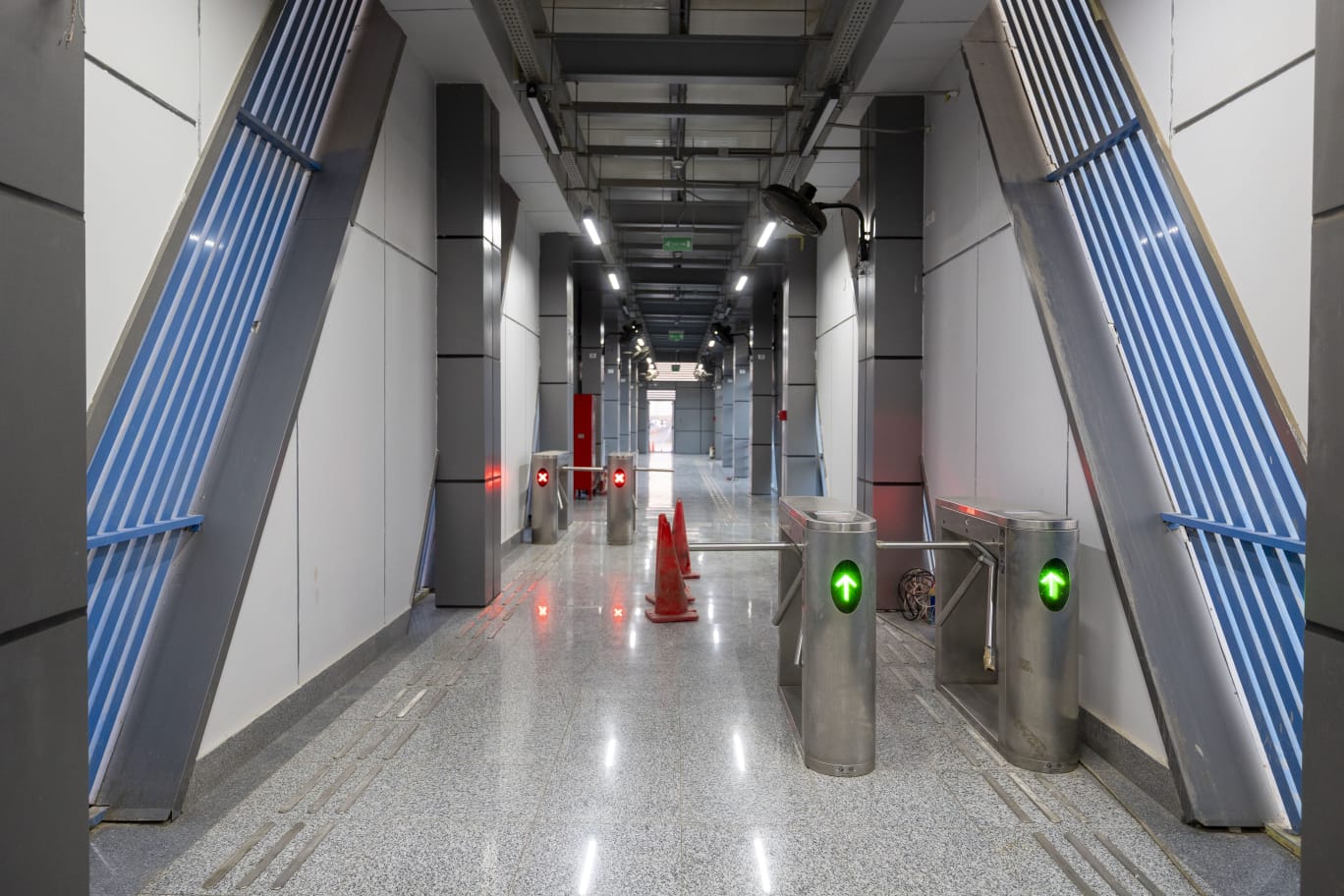 The Ministry of Transport reviews the components of the Bus Rapid Transit (BRT) station at the intersection of the Ring Road and Fayoum Road