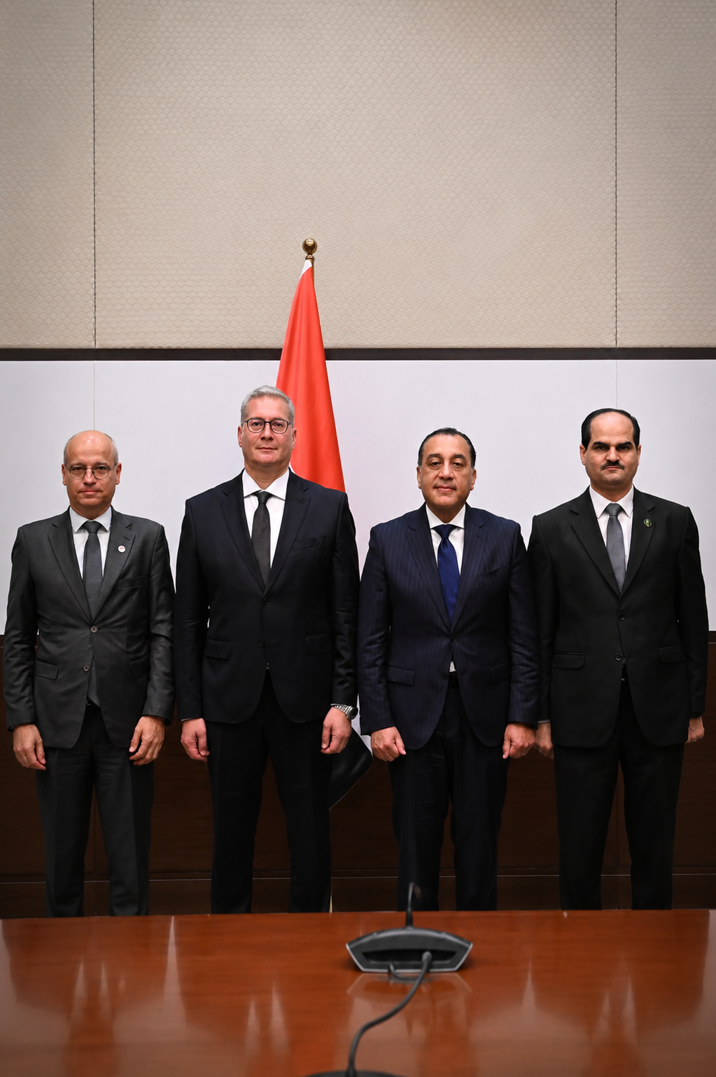 رئيس الوزراء يشهد توقيع مذكرة تفاهم للتعاون في أنشطة استكشاف الغاز الطبيعي بمنطقة غرب البحر المتوسط