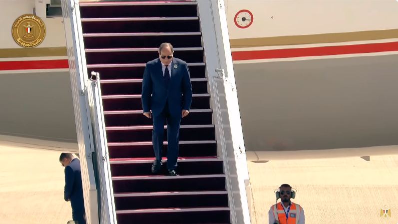 الرئيس السيسي يصل مقر انعقاد القمة العربية الـ34 ببغداد