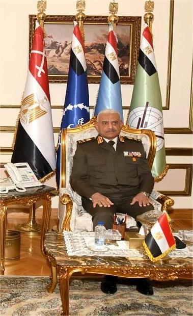 وزير الدفاع يلتقي وفدًا من الاتحاد العربي للرياضة العسكرية