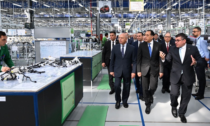 مدبولي يتفقد مصنع «سوميتومو» ويشيد بحجم التطور وحرص الشركة اليابانية على ضخ استثمارات كبيرة