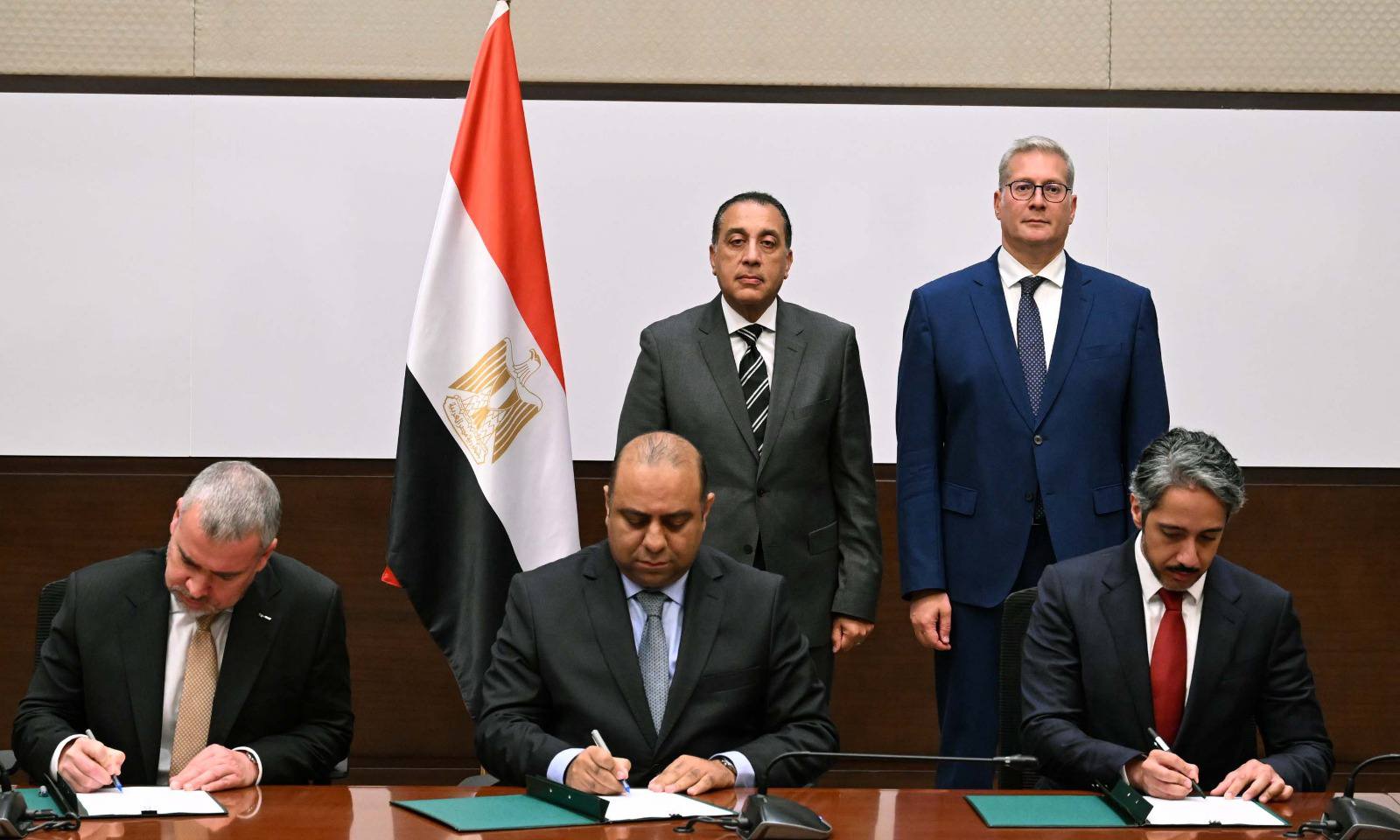 شهدها رئيس الوزراء.. توقيع مذكرة تفاهم بين البترول وشركة إكسون موبيل العالمية وشريكتها "قطر للطاقة"