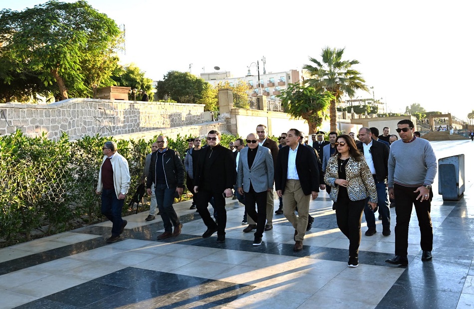 Prime Minister Inspects Nile Corniche Development Works in Luxor and Watches Artistic Performances at the Roman Theater on the West Bank