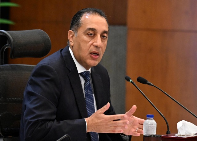 مدبولي: جارٍ تنفيذ تكليفات الرئيس بشأن العمالة غير المنتظمة والمهن الحرة والعاملين بالخارج