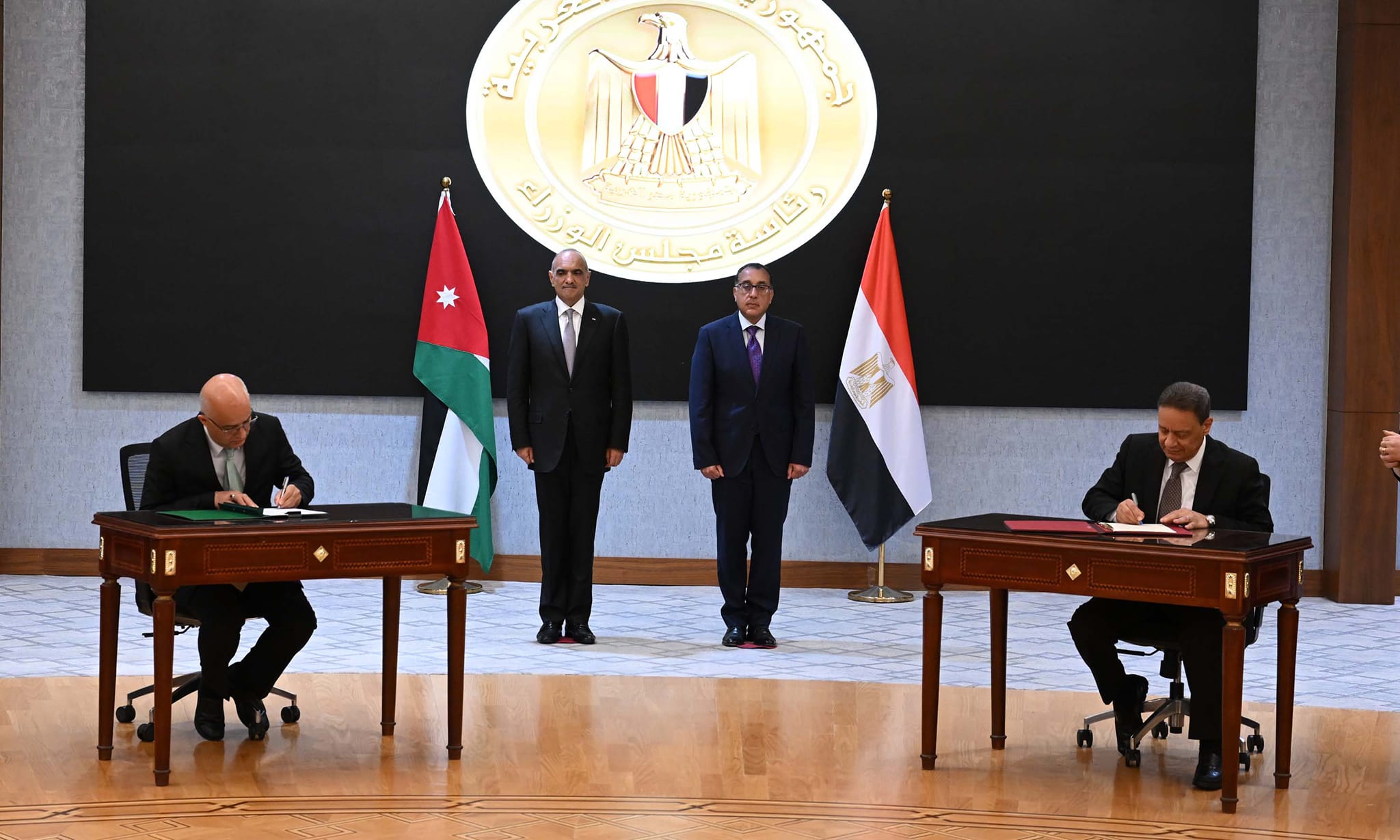 The Prime Ministers of Egypt and Jordan sign the minutes of the meetings of the 32nd session of the Joint Egyptian-Jordanian Higher Committee