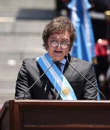 Following in Trump's footsteps: Argentina's presidential decree restricts immigration and facilitates deportations