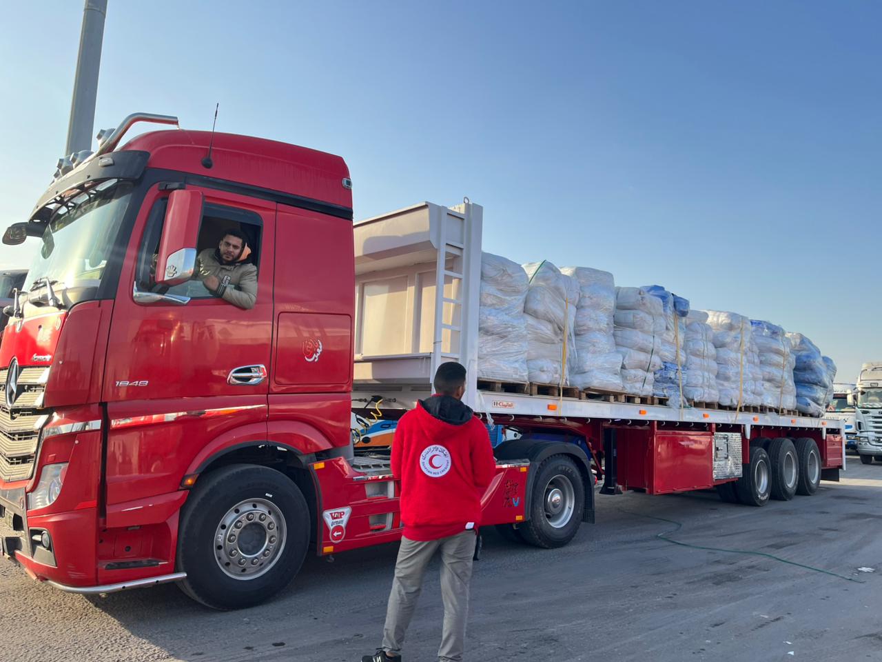 Egyptian Red Crescent: 75th "Zad Al-Ezza" Convoy Loaded with Winter Needs and Humanitarian Aid for Gaza
