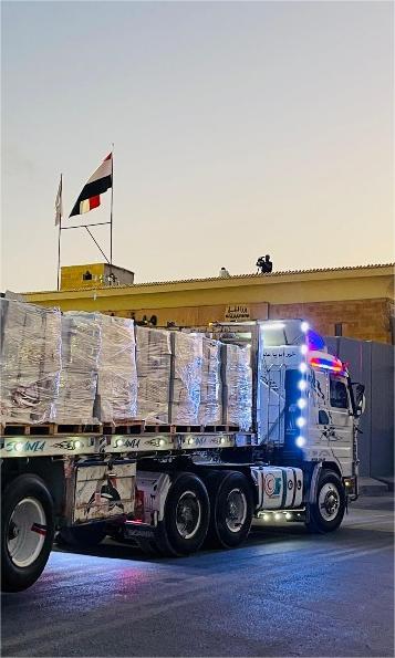 The 85th "Zad Al-Izza" aid convoy enters the Gaza Strip