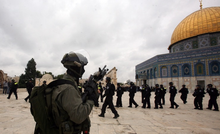 Dozens of settlers storm Al-Aqsa under the protection of the Israeli occupation police
