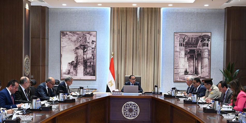 Madbouly confirms the readiness of the banking system to provide any dollar component necessary to increase the strategic reserve of basic commodities
