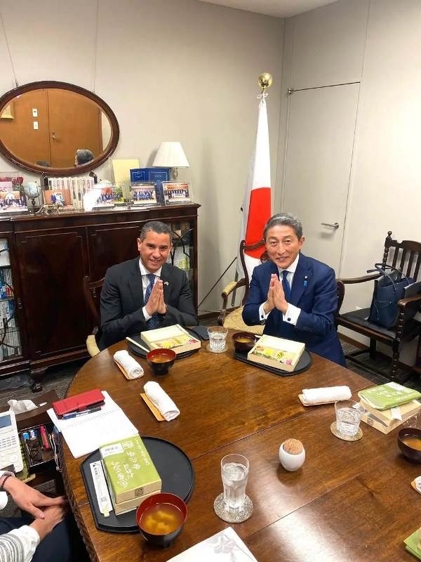 وفد البرلمانيين اليابانيين يدعو السفير المصرى لمأدبة غداء بمناسبة زيارتهم الناجحة لمصر