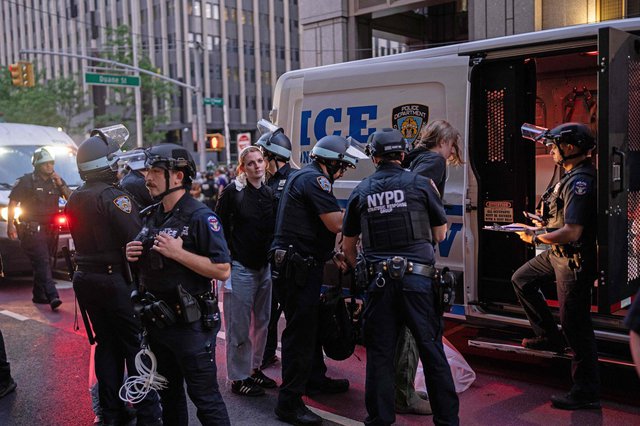 Los Angeles curfew declared to stop vandalism and looting