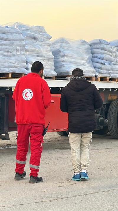 الهلال الأحمر المصري: قافلة «زاد العزة» الـ110 تحمل 5600 طن مواد غذائية وبترولية وشتوية