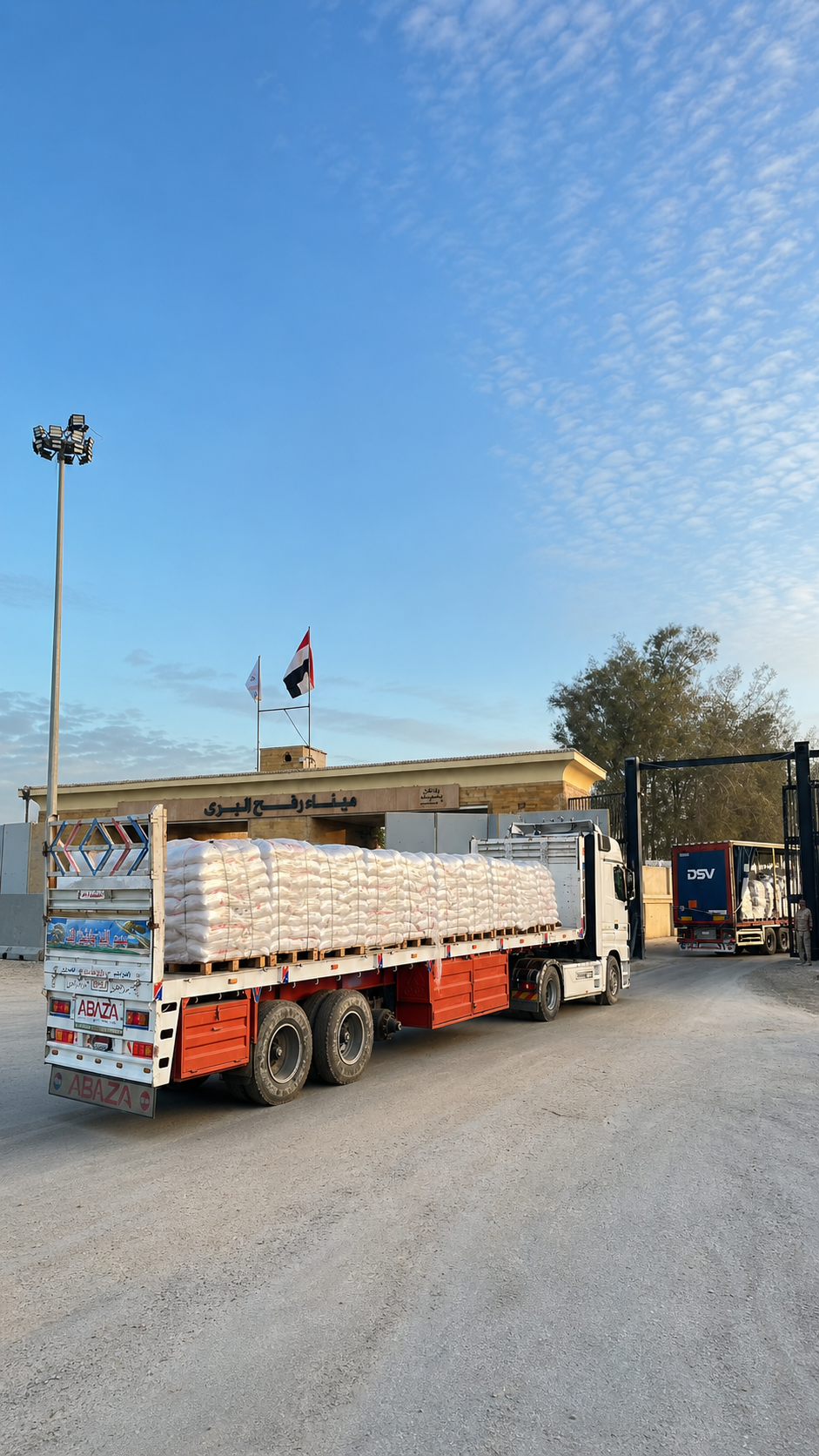 The 188th "Zad Al-Izza" aid convoy enters the Gaza Strip