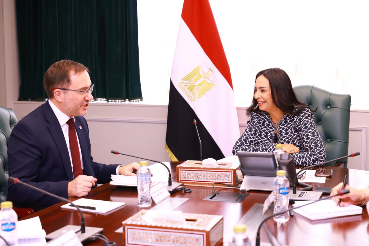 وزيرة التضامن الاجتماعي تلتقي سفير المملكة المتحدة بالقاهرة وزيرة التضامن الاجتماعي تلتقي سفير المملكة المتحدة بالقاهرة