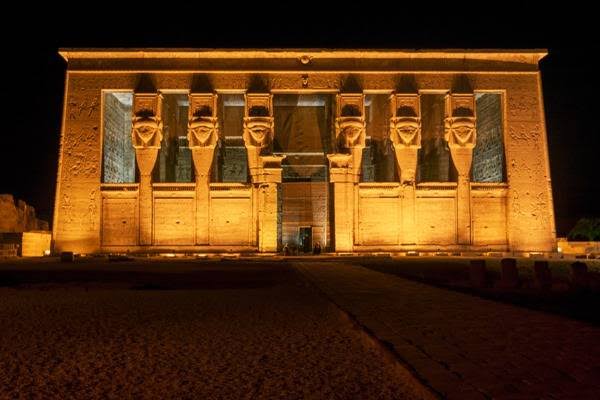 استغرق تشييده 200 سنة ويعود لعصر خوفو.. لماذا يعد معبد دندرة أقدم وأجمل المعابد المصرية؟