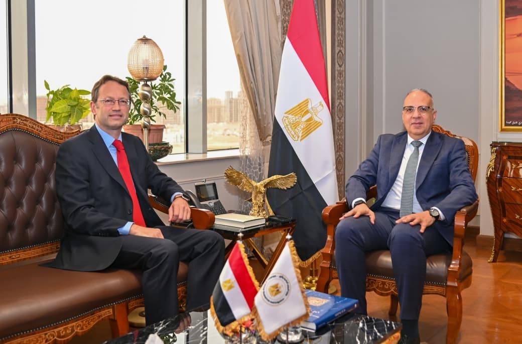 Sweilem meets with the Spanish ambassador in Cairo to discuss strengthening cooperation in the field of water resources management.