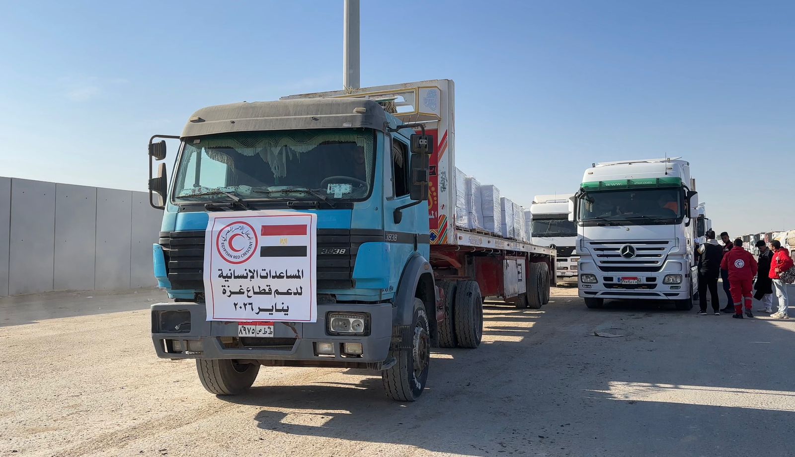الهلال الأحمر المصري: 118 ألف سلة غذائية و30 ألف قطعة ملابس شتوية عبر قافلة «زاد العزة» 112 إلى غزة