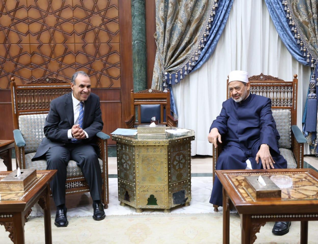 The Sheikh of Al-Azhar receives the Minister of Foreign Affairs to congratulate him on the success of his trip to Southeast Asia photo