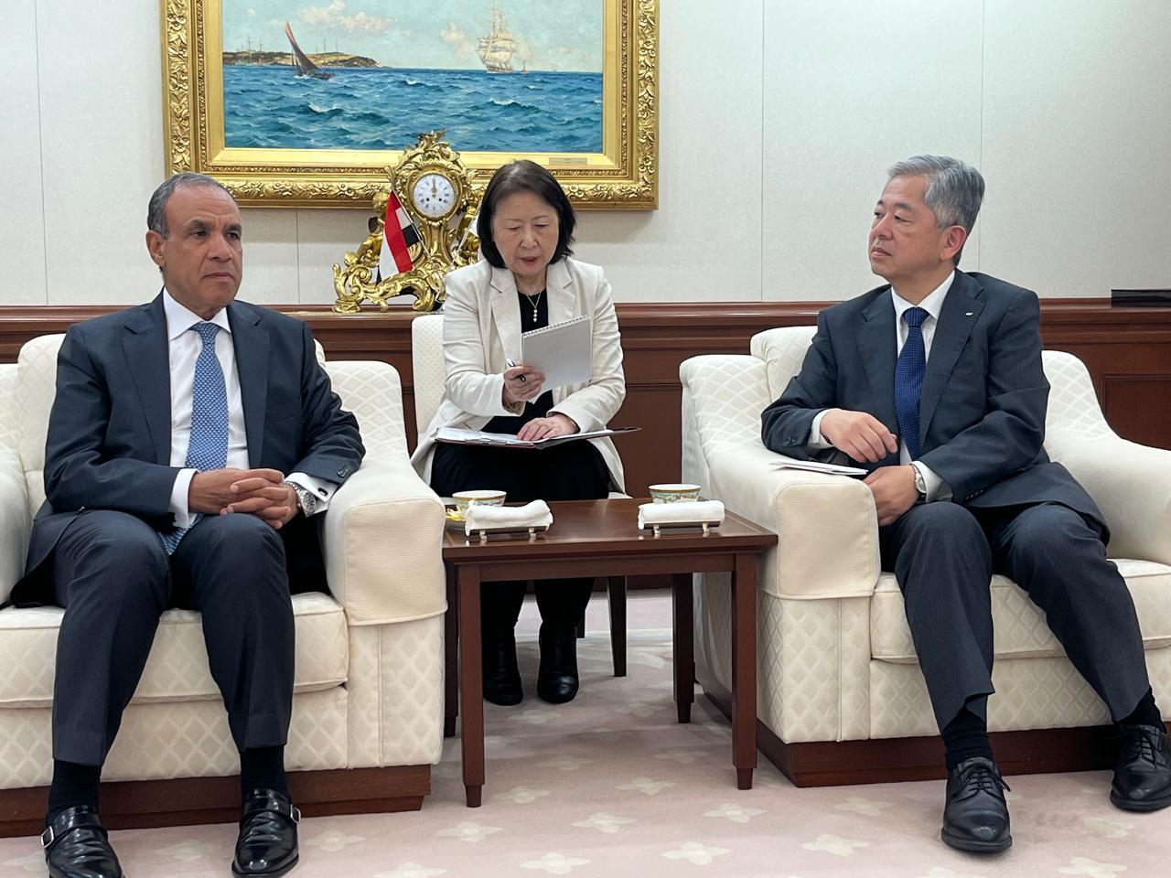 Foreign Minister Meets with President of the Min-on Music Museum and Tours the Museum