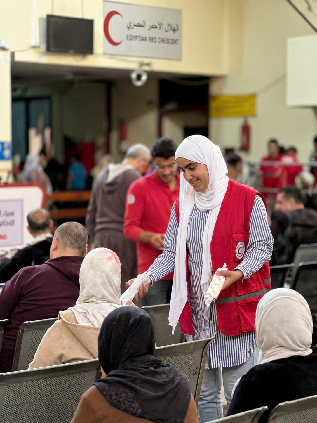 The Egyptian Red Crescent continues to deliver food and relief aid to Gaza via the "Zad Al-Ezza" 184th convoy.