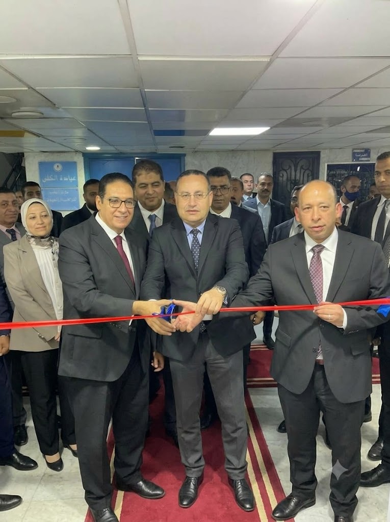 وزير التعليم العالي ورئيس جامعة القاهرة يفتتحان ويتفقدان مشروعات طبية بـ "قصر العيني"