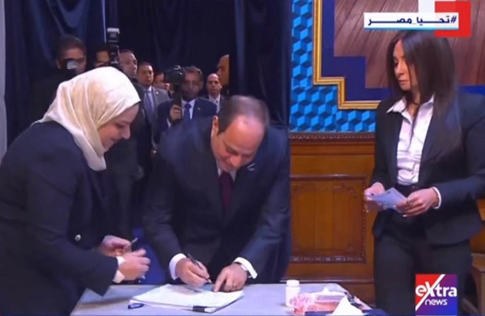 Presidential candidate Abdel Fattah El-Sisi casts his vote in the presidential elections