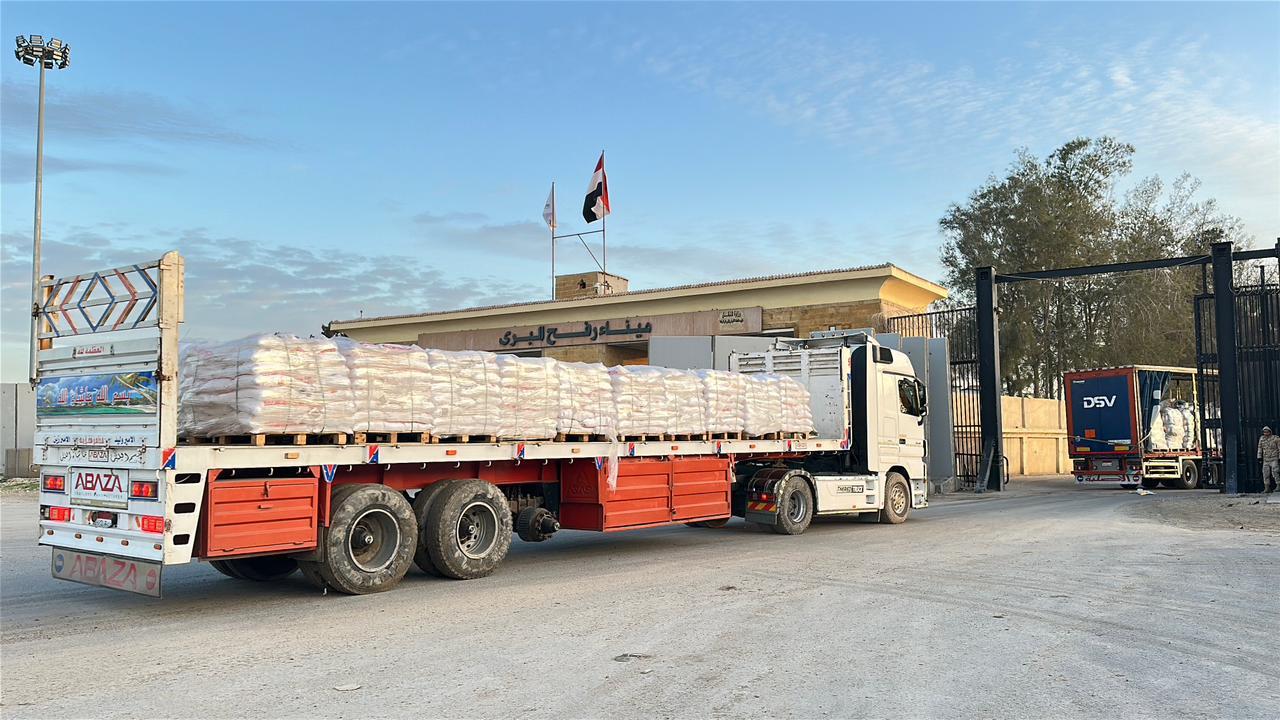 The 188th "Zad Al-Izza" aid convoy enters the Gaza Strip