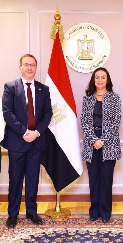 وزيرة التضامن الاجتماعي تلتقي سفير المملكة المتحدة بالقاهرة