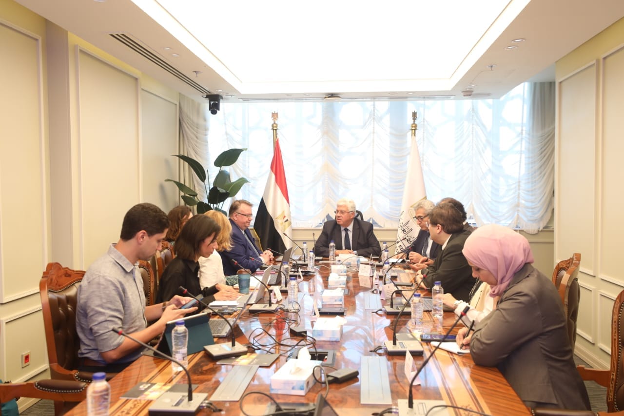 The Minister of Higher Education meets with the International Advisor for Capacity Building in Britain and the Director of the Cairo Office of the International Labor Organization