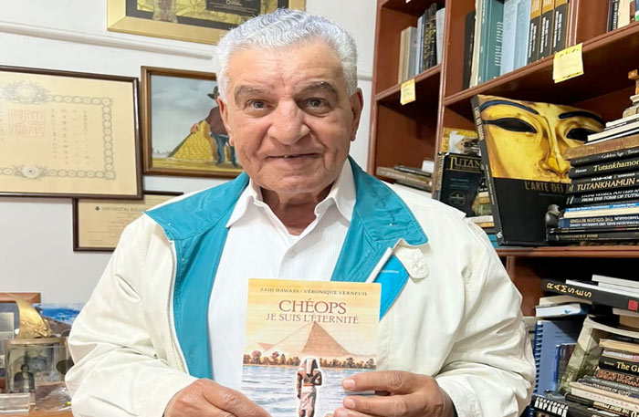 Zahi Hawass publishes in France the first novel about King Khufu and the secret room