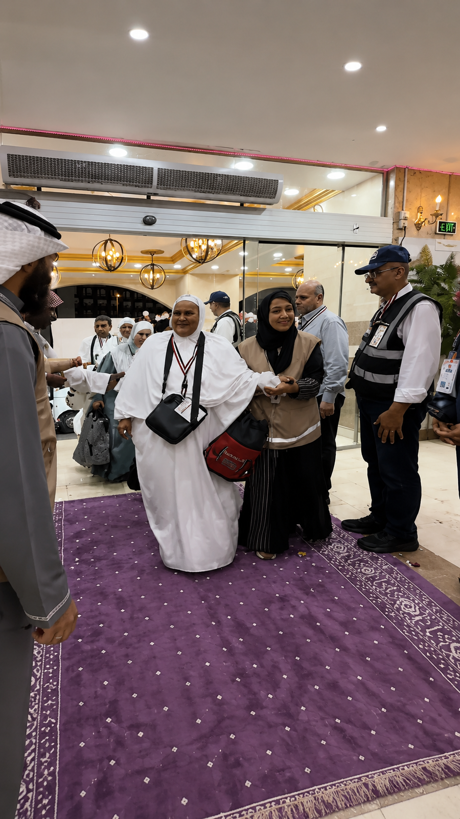A steady flow of pilgrims arrives in Medina amid meticulous organization and a warm welcome.